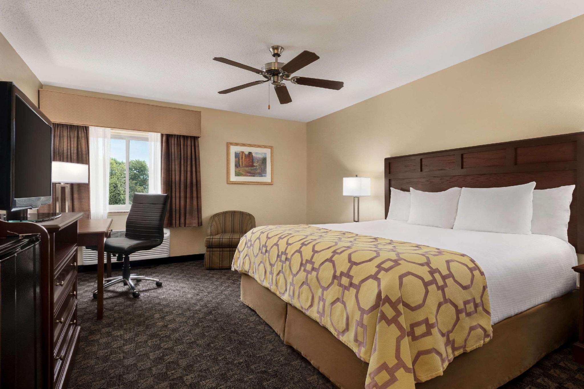 Baymont By Wyndham Mt. Pleasant Hotel Mount Pleasant Buitenkant foto