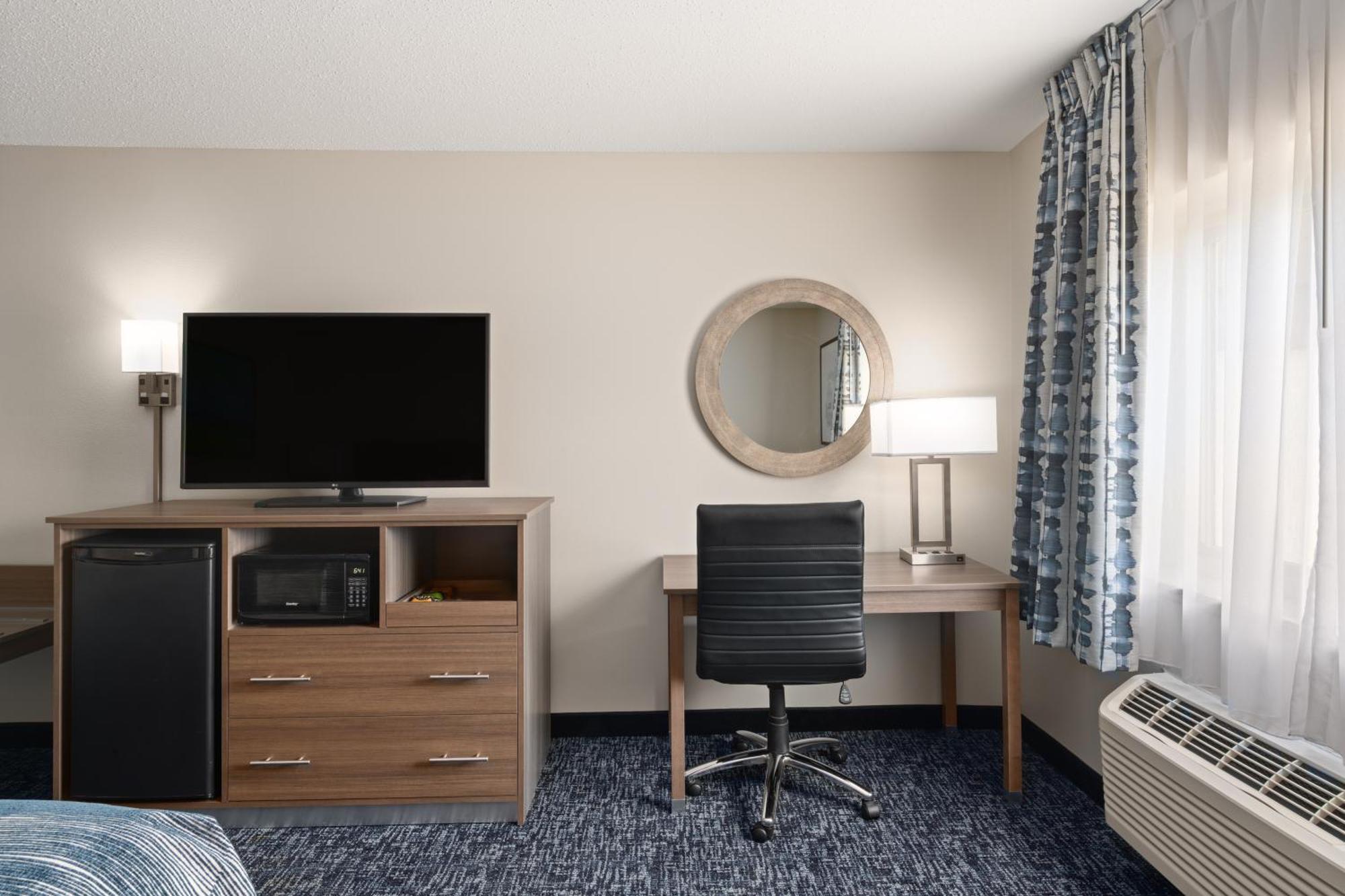 Baymont By Wyndham Mt. Pleasant Hotel Mount Pleasant Kamer foto